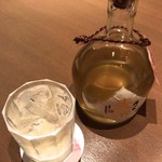御料理 堀川 - 1杯目：麦焼酎 源次郎・麦帝 (宮崎 幸蔵酒造) グラスロック 1400円(税抜) 