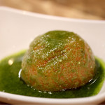 丸ごとトマトのあっさりコンソメ煮 ジェノベーゼソース
          