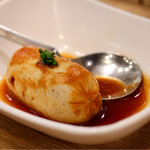 赤白 - 白身魚のふんわりクネル仕立て オマール海老のソース、アメリケーヌ
      