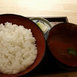 日本のお酒と浜焼料理‐ウラオンサカバ‐ - ご飯、貝だしのすまし汁、漬物。