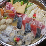 四季・日本料理 いばら木 - ピリ辛味噌ちゃんこ鍋。