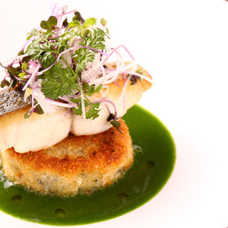 シェフが奏でる、独創的で見目麗しいコース料理