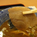 六厘舎 - 小さいながらもチャーシューが入ってますよ～。