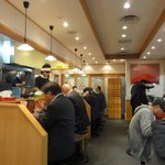 六厘舎 - 正面奥には、浅草開花楼の箱が積み上げてます。