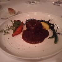 サーラ アマービレ - メインのお肉料理（＋2700円）　和牛のワイン煮込み