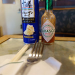 Shinanoji - タバスコと粉チーズはテッパン