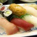 Nihei Sushi - そばセットの寿司