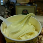 Dole Plantation - パイナポーホイップ約6＄