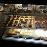 Liliha Bakery - このちょこのついたシュークリームみたいなのが有名らしい