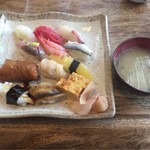 すし花 - ランチにぎり¥1150、味噌汁