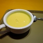 Suteki Miya - 私はコーンポタージュスープを選びました、コーンは沈み易いから丁寧に混ぜて下の方から入れればコーンタップリです。
                        