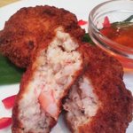 ロムアロイ - 「トートマンクン」：見た目がメンチカツのようなので、割りました。ふっくら、エビが香ります♪