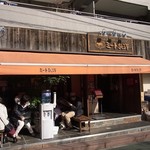 ミート矢澤 - 左が待合スペース