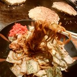 Okonomiyaki Teppan Yaki Rokusan - キャベツだらけの焼きそば600円豚180円。合計780円税別