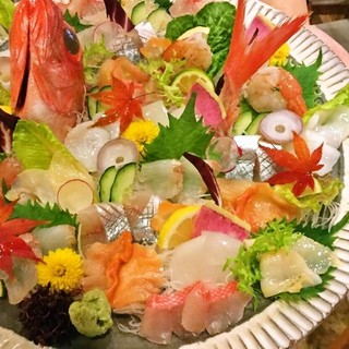 We can prepare assorted sashimi according to your request.