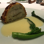 ラチュレ - スズキのパイ包みブールブラン、鮎の時よりソースのキレが良くなってました