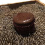 ラチュレ - 初めと温度変えることで美味しくなった鹿の血のマカロン