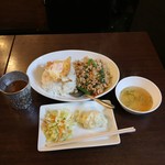 タイ屋台 ラオラオ - ガパオランチ850円