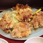 福龍 - 1個食べた、右下のつけダレで食べます。