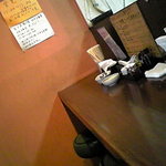 金久右衛門 - 奥にそこそこ広く、適度に片付いていてスッキリした感じ