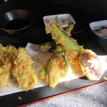 蕎麦切り屋 - 「牡蠣天もり」の天ぷら
