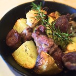 Oven-roasted lamb and potato with rosemary flavor