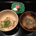御料理 堀川 - 御飯：鶏牛蒡ごはん・なめこともずくの味噌汁・香の物