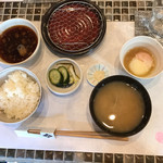 天咲 元町店 - ご飯とお味噌汁 おしんこと天つゆ  塩  温玉塩ダレ  そして天ぷらを待つお皿