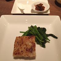 カントニーズ 燕 - ⚫︎廣東大根もちの香り焼きと空芯菜炒め  VXO醬添え