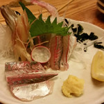 海鮮酒房　うめまる。 - 新鮮なアジの姿造り…アジがまだ動いてる‼︎∑(ﾟДﾟ)