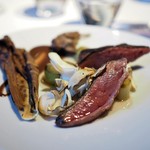 レフェルヴェソンス - 美しい秋に囲まれて～
      　ヴァンデ産の鳩の炙り焼きと浅蜊のジュ、里芋、ポロネギ、トレビスの枯葉、アバのアクセントで