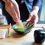 レフェルヴェソンス - お茶を点ててます