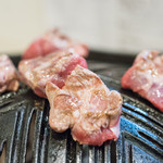  ジンギスカン羊メリー号 - 2016.12 特上ラム肉をジンギスカン鍋で焼いています