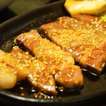 そ！これこれ 豚肉屋 - 黒豚 肩ロース鉄板焼きステーキ