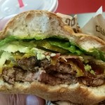 Teddy's Bigger Burgers - ビガーはパティが2枚！