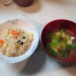 豚太郎 - 〆の炊き込みご飯となめこ汁