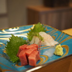 鞍馬口 寿星 - お刺身２点盛り
      素敵な器です♪
      
      2016.12撮影