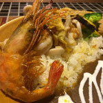 海老の素あげが乗っちゃいます