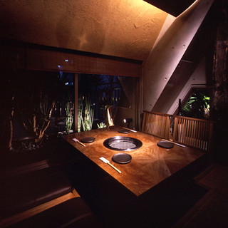 【デートや記念日に】温かみのある照明が落ち着いた雰囲気を演出