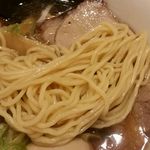 menyaisshin - 自家製中細ストレート麺はコシがありゆで加減は固め