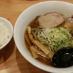 麺や壱真 - 鯵そば　煮卵入り８５０円とライスはランチタイムサービス