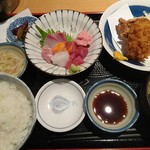 炭火焼 登じま - ランチ・刺身+カキフライと鶏唐揚げ1000円