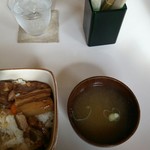 セネヴァ・シナ - 角煮丼 800円