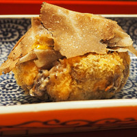 西天満 岩さき - 蟹クリームコロッケ トリュフ載せ
                
                