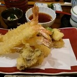真南風 - 天ぷら定食（2,400円）。