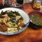 赤のれん - カツ丼にはスープ(味噌汁)付き680円