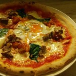 Italian bar Riso - 豚肉パテ・野菜・半熟卵のピザ８６０円