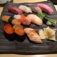 すし 堺 - おまかせ握り。
                    税抜1990円。
                    美味し。