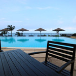 SANKARA HOTEL&SPA 屋久島 - プールサイドでチェックイン