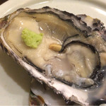 食堂 おがわ - 2016年12月。生牡蠣（600円）